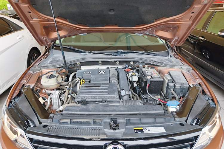 Used Volkswagen Lamando 2015 230TSI DSG Fashion Edition Engine Bay