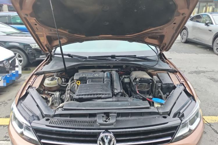 Used Volkswagen Lamando 2015 230TSI DSG Fashion Edition Engine Bay