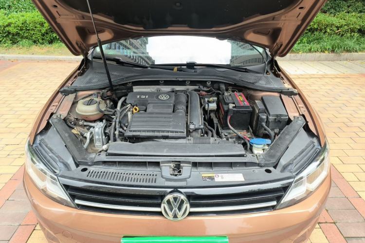 Used Volkswagen Lamando 2015 280TSI DSG Comfort Edition Engine Bay