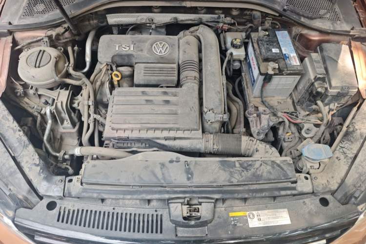 Used Volkswagen Lamando 2015 230TSI Manual Trend Edition Engine Bay