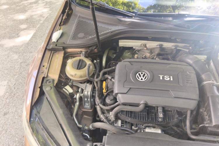 Used Volkswagen Lamando 2015 330TSI DSG Comfort Edition Engine Bay Right
