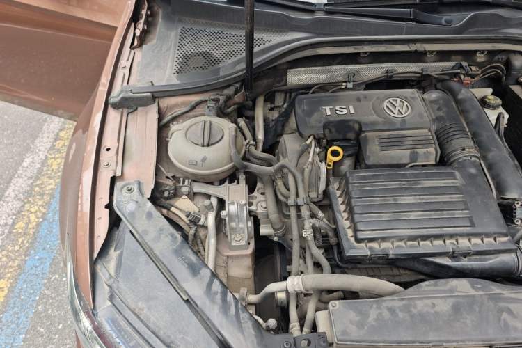 Used Volkswagen Lamando 2015 280TSI DSG Comfort Edition Engine Bay Right