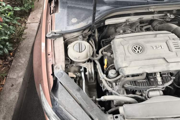 Used Volkswagen Lamando 2015 330TSI DSG Comfort Edition Engine Bay Right