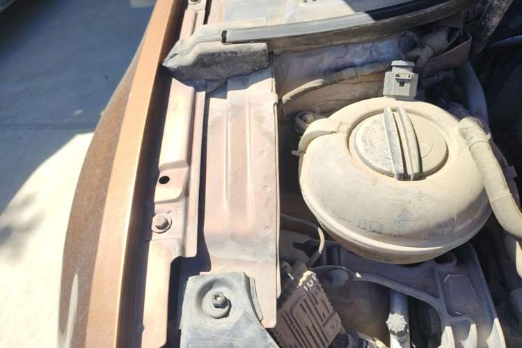 Used Volkswagen Lamando 2015 330TSI DSG Comfort Edition Engine Bay Right