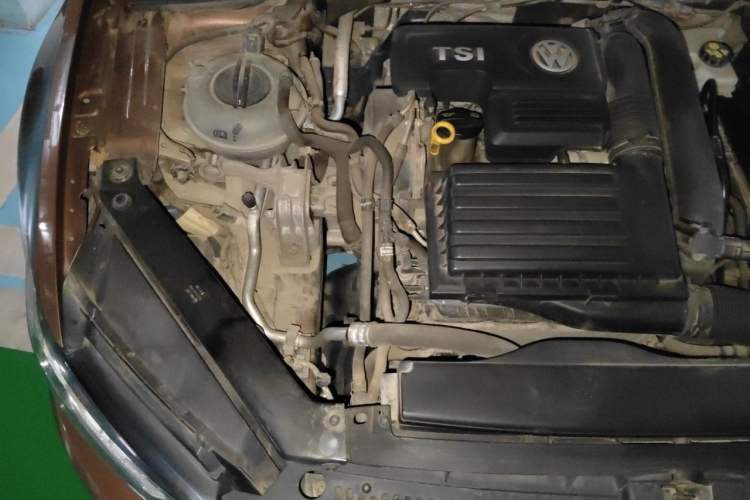 Used Volkswagen Lamando 2015 280TSI DSG Comfort Edition Engine Bay Right