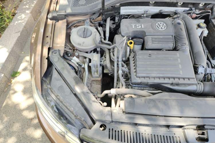 Used Volkswagen Lamando 2015 280TSI DSG Comfort Edition Engine Bay Right