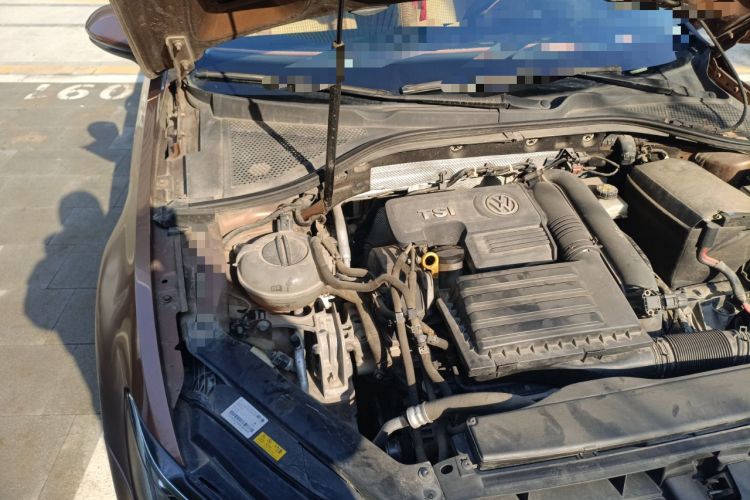 Used Volkswagen Lamando 2015 280TSI Manual Comfort Edition Engine Bay Right