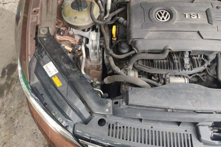 Used Volkswagen Lamando 2015 330TSI DSG Luxury Edition Engine Bay Right