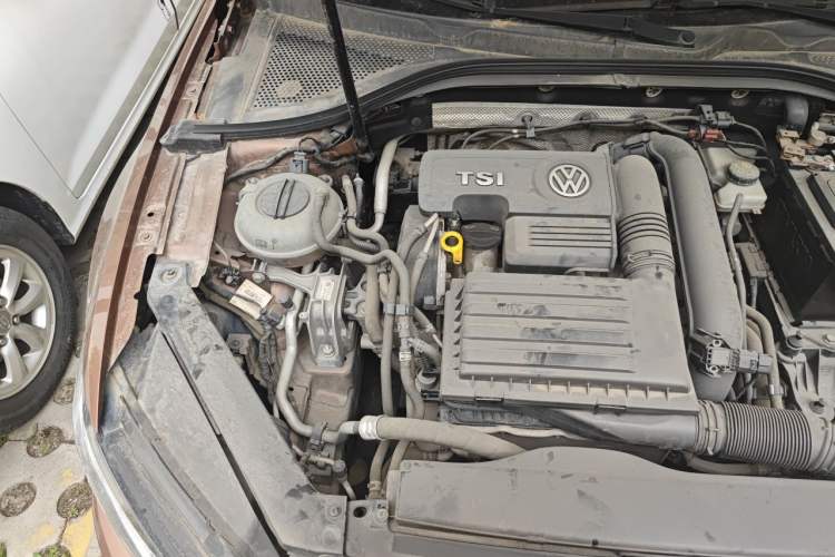 Used Volkswagen Lamando 2015 280TSI DSG Comfort Edition Engine Bay Right