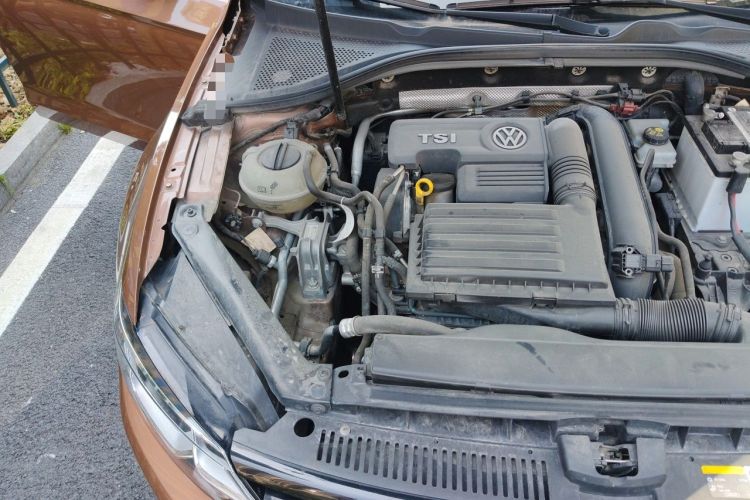 Used Volkswagen Lamando 2015 280TSI DSG Comfort Edition Engine Bay Right