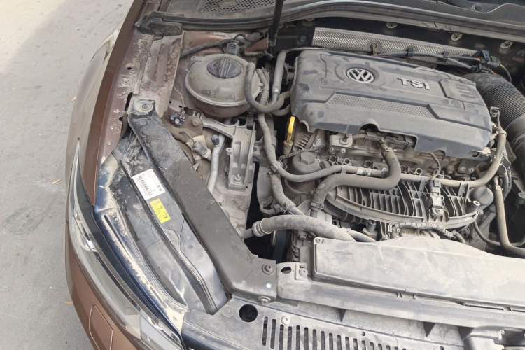 Used Volkswagen Lamando 2015 330TSI DSG Comfort Edition Engine Bay Right