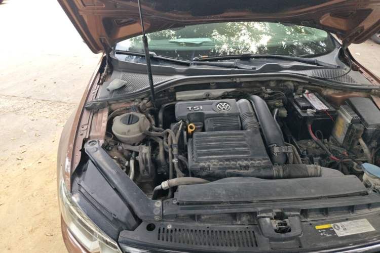 Used Volkswagen Lamando 2015 280TSI DSG Comfort Edition Engine Bay Right