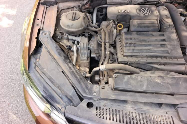Used Volkswagen Lamando 2015 230TSI DSG Fashion Edition Engine Bay Right