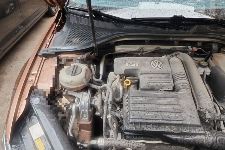 Used Volkswagen Lamando 2015 280TSI DSG Luxury Edition Engine Bay Right