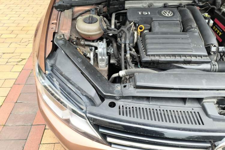 Used Volkswagen Lamando 2015 280TSI DSG Comfort Edition Engine Bay Right
