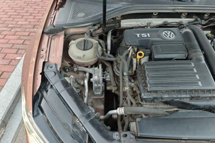 Used Volkswagen Lamando 2015 280TSI DSG Comfort Edition Engine Bay Right