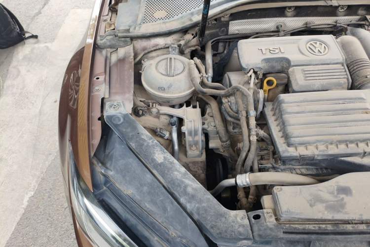 Used Volkswagen Lamando 2015 230TSI DSG Fashion Edition Engine Bay Right
