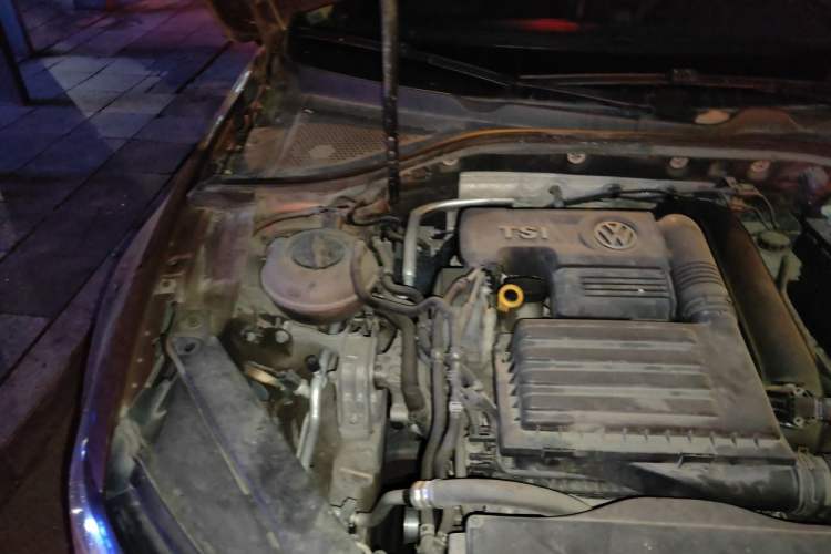 Used Volkswagen Lamando 2015 230TSI DSG Fashion Edition Engine Bay Right
