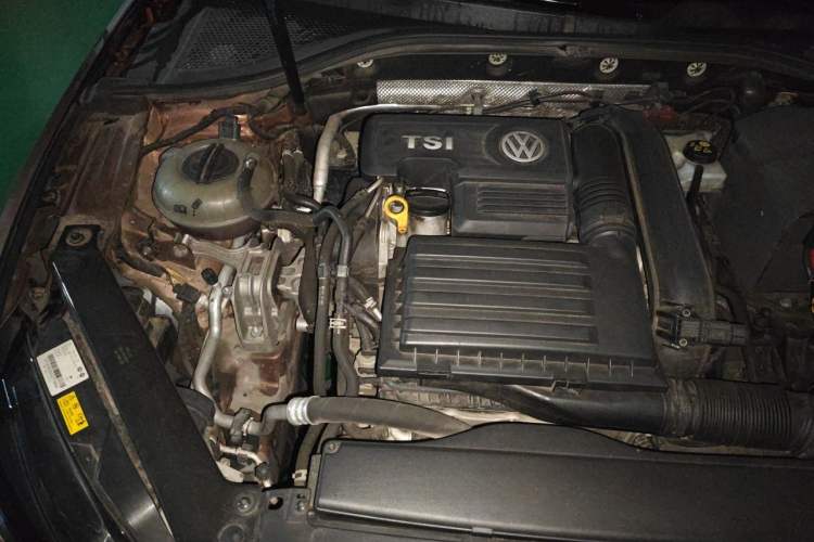 Used Volkswagen Lamando 2015 280TSI DSG Luxury Edition Engine Bay Right