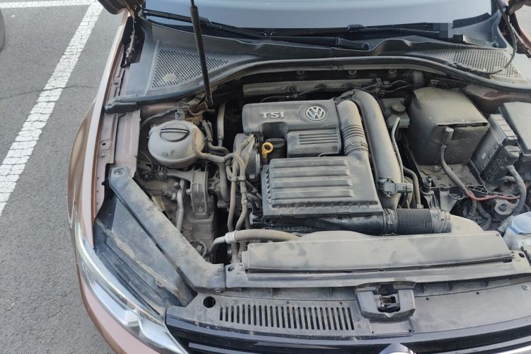 Used Volkswagen Lamando 2015 230TSI Manual Trend Edition Engine Bay Right