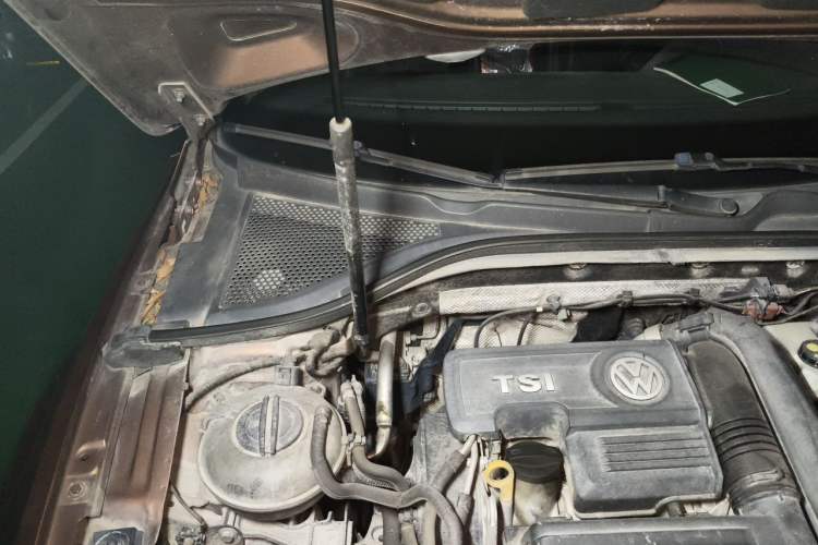 Used Volkswagen Lamando 2015 280TSI DSG Comfort Edition Engine Bay Right