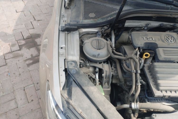 Used Volkswagen Lamando 2015 230TSI DSG Fashion Edition Engine Bay Right