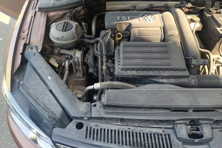 Used Volkswagen Lamando 2015 280TSI DSG Comfort Edition Engine Bay Right