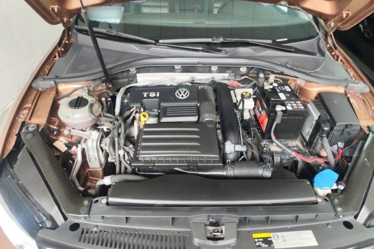 Used Volkswagen Lamando 2015 280TSI DSG Comfort Edition Engine Bay