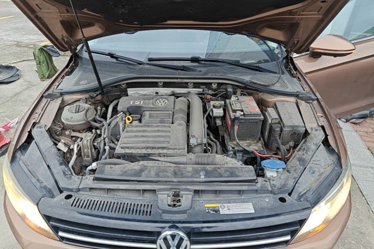 Used Volkswagen Lamando 2015 230TSI DSG Fashion Edition Engine Bay