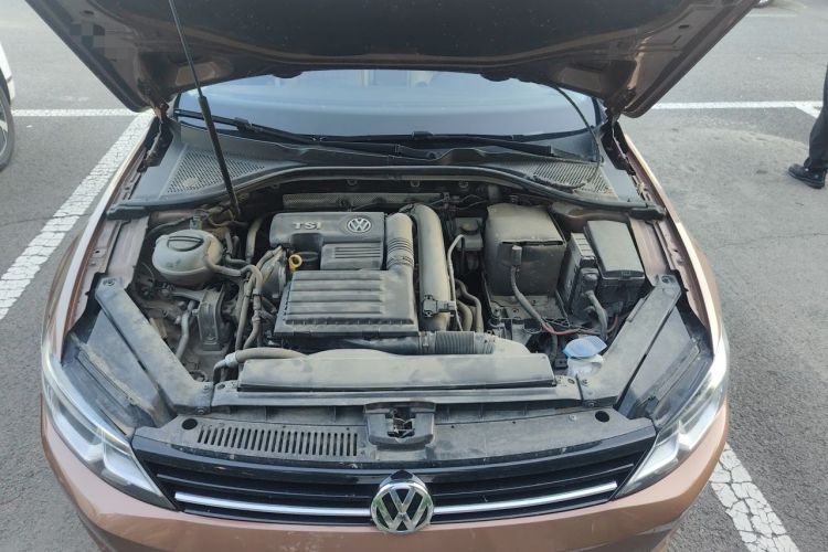 Used Volkswagen Lamando 2015 230TSI Manual Trend Edition Engine Bay