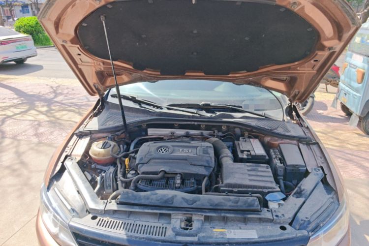 Used Volkswagen Lamando 2015 330TSI DSG Comfort Edition Engine Bay