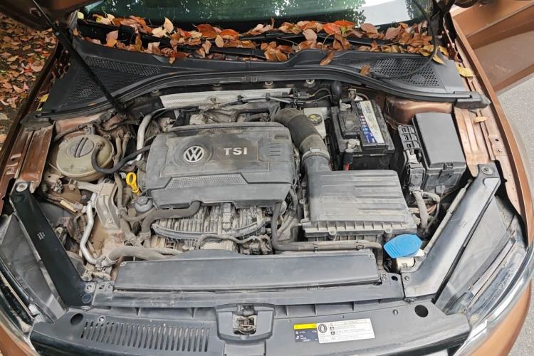 Used Volkswagen Lamando 2015 330TSI DSG Comfort Edition Engine Bay