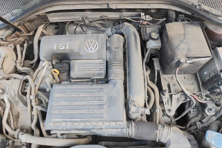 Used Volkswagen Lamando 2015 230TSI DSG Fashion Edition Engine Bay