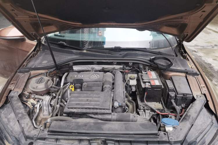 Used Volkswagen Lamando 2015 230TSI Manual Trend Edition Engine Bay