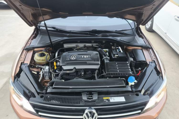 Used Volkswagen Lamando 2015 330TSI DSG Comfort Edition Engine Bay
