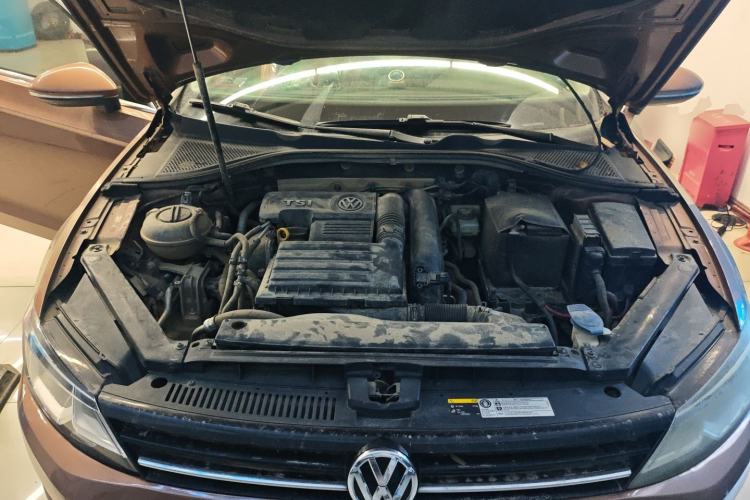 Used Volkswagen Lamando 2015 230TSI Manual Trend Edition Engine Bay