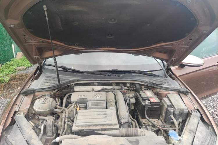 Used Volkswagen Lamando 2015 230TSI DSG Fashion Edition Engine Bay