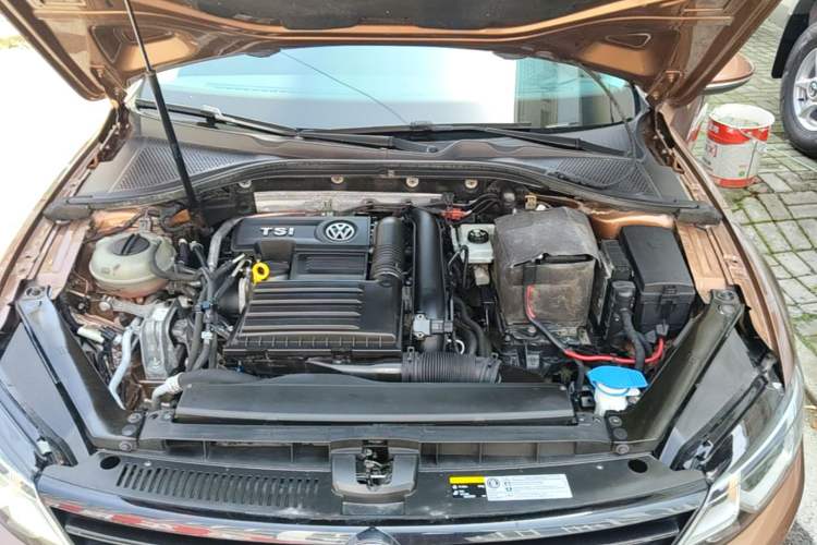 Used Volkswagen Lamando 2015 230TSI DSG Fashion Edition Engine Bay