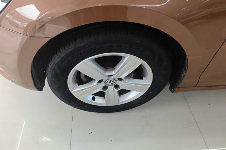 Used Volkswagen Lamando 2015 230TSI DSG Fashion Edition Exterior 4