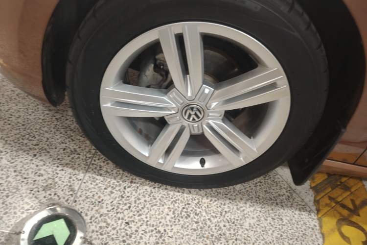 Used Volkswagen Lamando 2015 280TSI DSG Comfort Edition Exterior 4