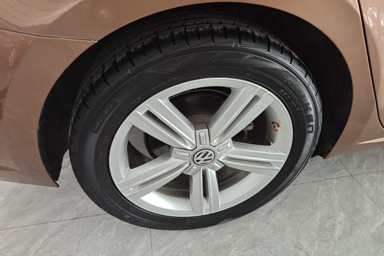 Used Volkswagen Lamando 2015 280TSI DSG Comfort Edition Exterior 5