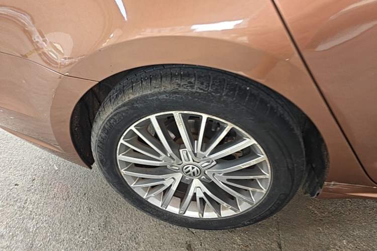 Used Volkswagen Lamando 2015 280TSI DSG Luxury Edition Exterior 5