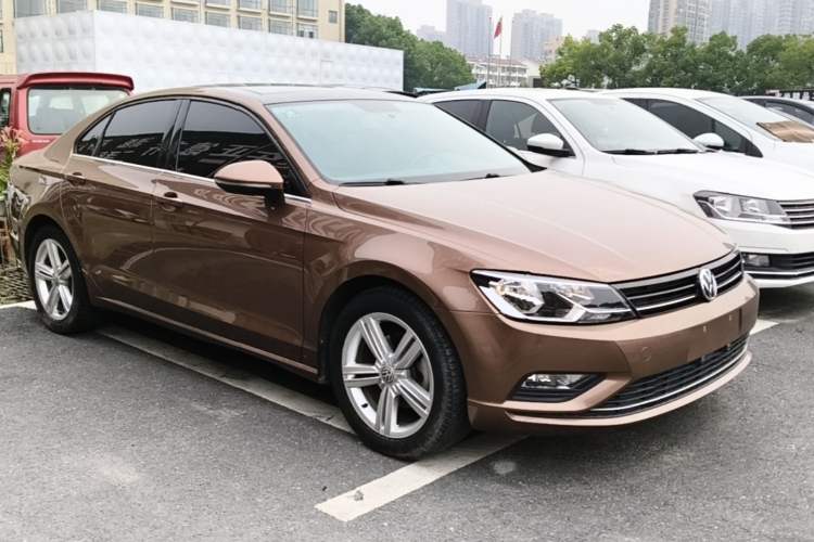 Used Volkswagen Lamando 2015 280TSI DSG Comfort Edition Front Right 45 Deg