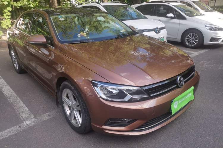 Used Volkswagen Lamando 2015 330TSI DSG Comfort Edition Front Right 45 Deg