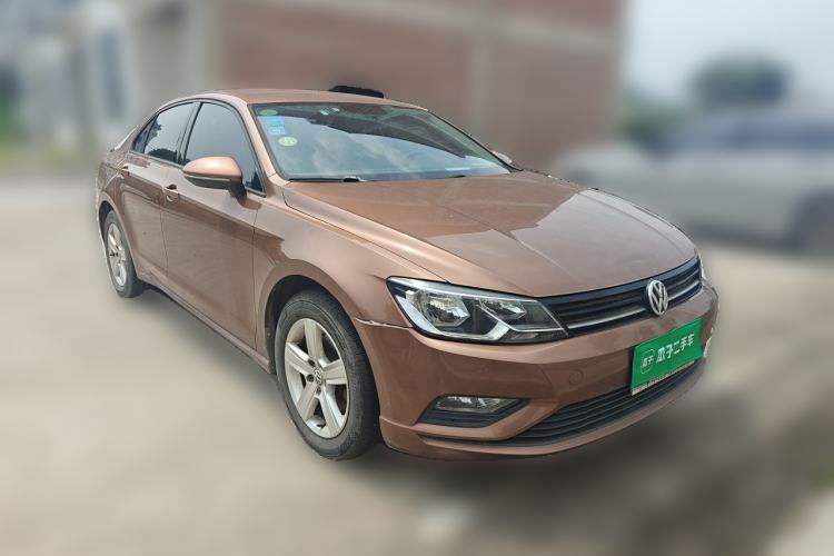 Used Volkswagen Lamando 2015 230TSI DSG Fashion Edition Front Right 45 Deg