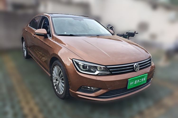 Used Volkswagen Lamando 2015 280TSI DSG Luxury Edition Front Right 45 Deg