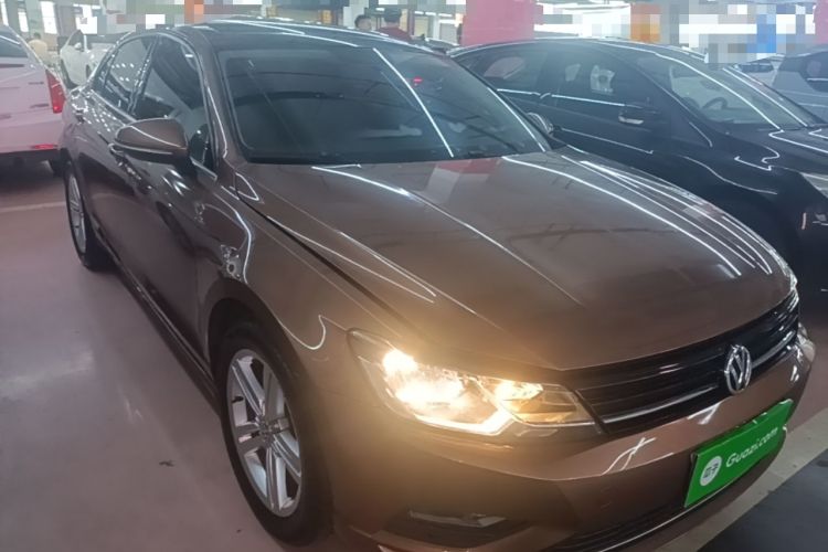 Used Volkswagen Lamando 2015 280TSI DSG Comfort Edition Front Right 45 Deg