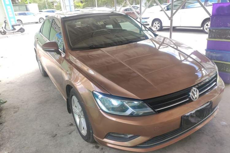 Used Volkswagen Lamando 2015 330TSI DSG Comfort Edition Front Right 45 Deg