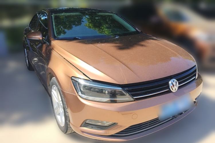 Used Volkswagen Lamando 2015 330TSI DSG Comfort Edition Front Right 45 Deg