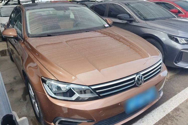 Used Volkswagen Lamando 2015 230TSI DSG Fashion Edition Front Right 45 Deg